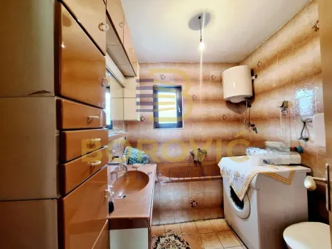 Prodaja, kuća, 202m², Surčin, Beograd - image 9