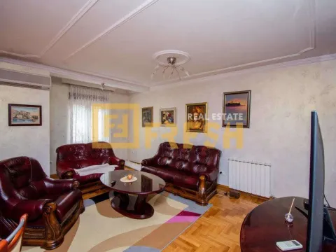 Izdavanje, dvosoban stan, 100m², Centar, Podgorica - image 2