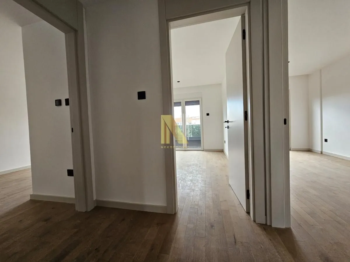 Prodaja, stan, 221m², Bulevar patrijarha Pavla, Novi Sad Sve Podlokacije