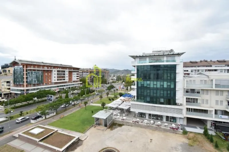 Izdavanje, trosoban stan, 117m², Preko Morače, Podgorica
