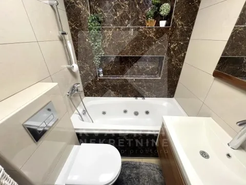Rent, one bedroom apartment, 43m², Krivi Most, Podgorica - image 10