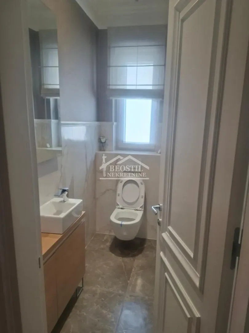 Rent, four bedroom apartment, 137m², Vračar Hram, Vračar Sve Podlokacije