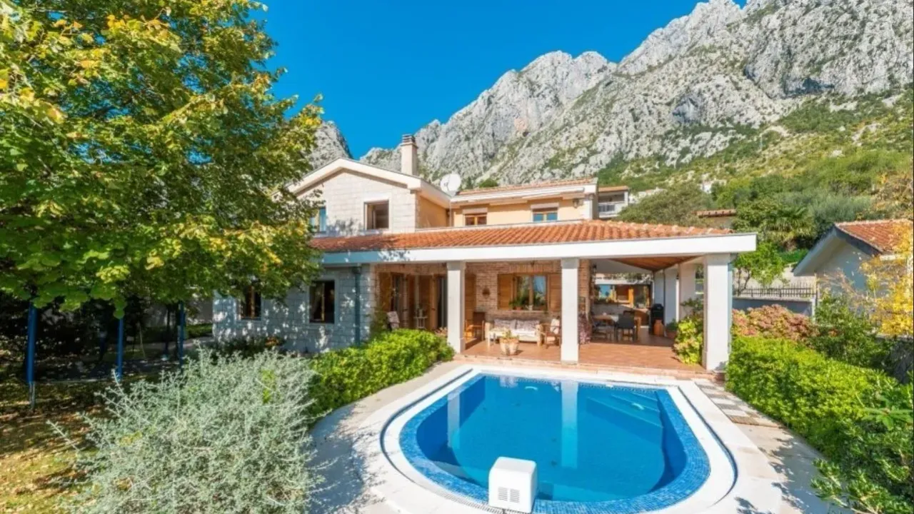 Prodaja, kuća, 305m², Orahovac, Kotor