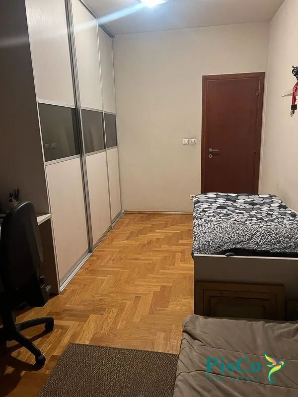 Izdavanje, trosoban stan, 130m², Preko Morače, Podgorica