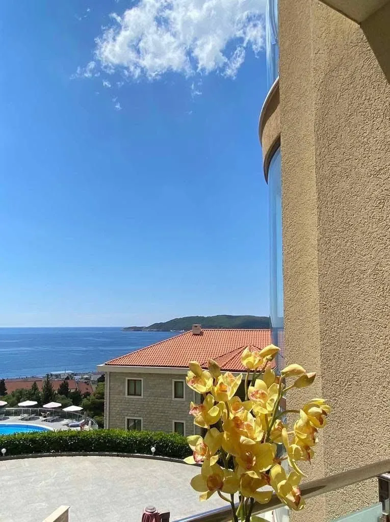 Rent, one bedroom apartment, 70m², Bečići, Budva