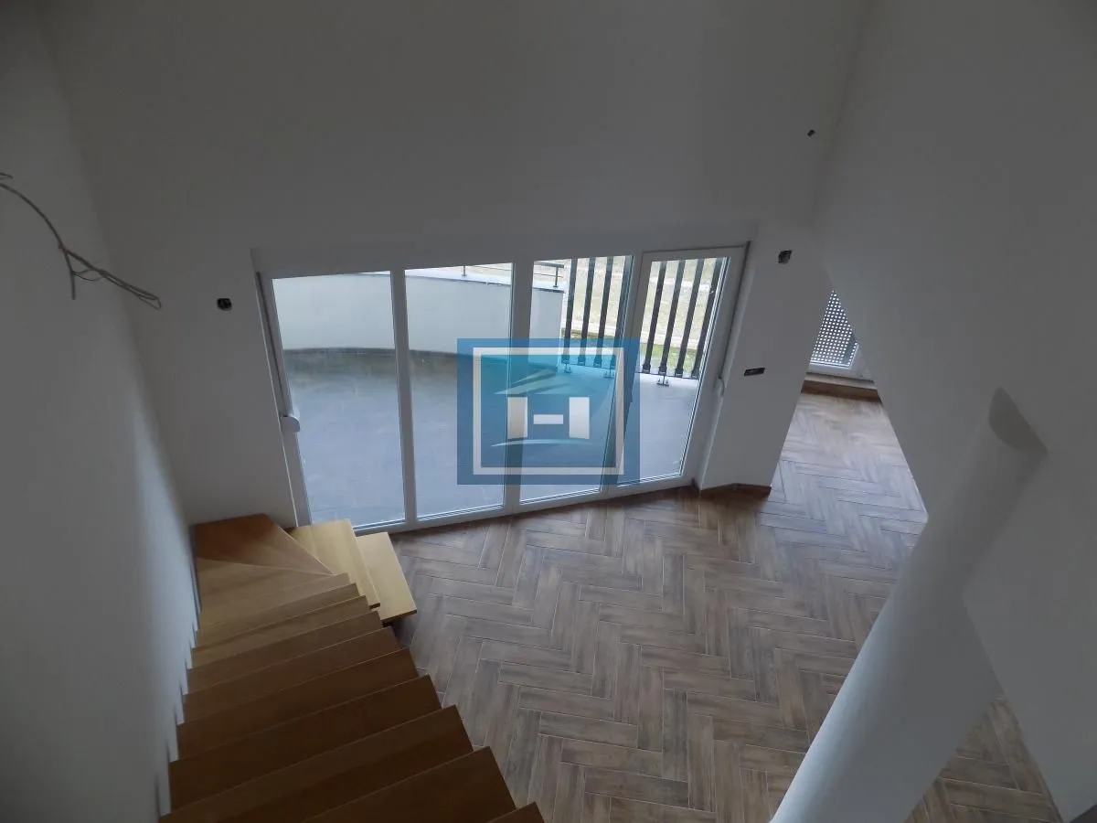 Prodaja, četvorosoban stan, 150m², Jagodnjak, Paraćin