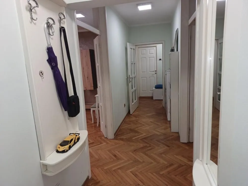 Izdavanje, trosoban stan, 100m², Novi Beograd Sve Podlokacije, Beograd