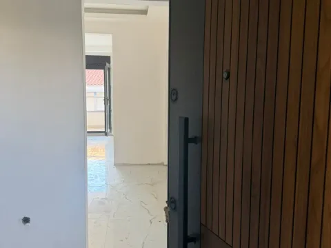 Sale, two bedroom apartment, 77m², Dobra Voda, Budva - image 2