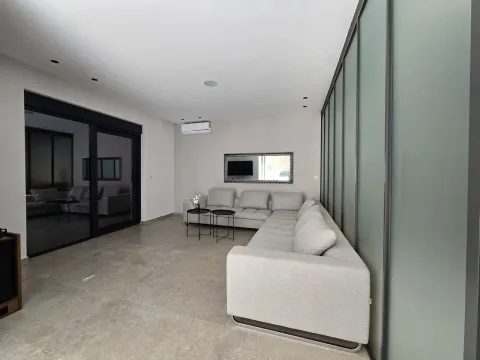 Prodaja, jednosoban stan, 74m², Centar, Budva - image 21