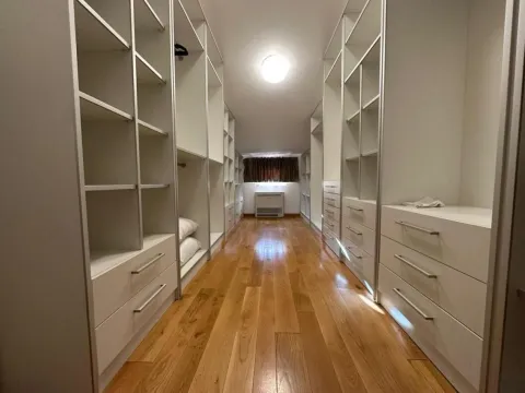 Izdavanje, četvorosoban stan, 250m², Tivat, Crna Gora - image 8