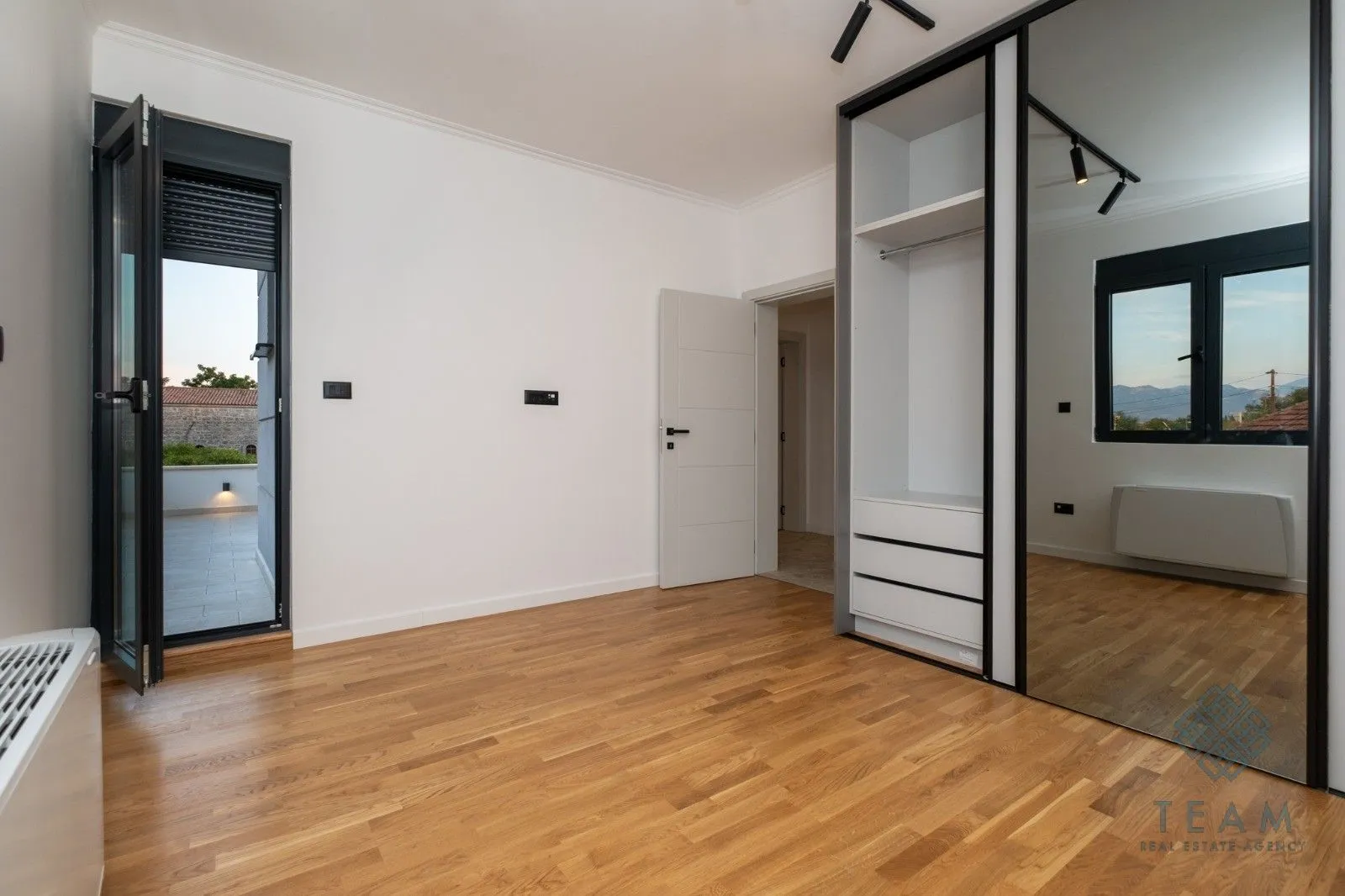 Rent, house, 180m², Gornja Gorica, Podgorica