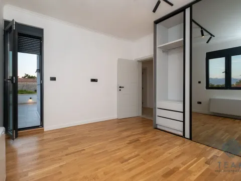 Izdavanje, kuća, 180m², Gornja Gorica, Podgorica - image 25