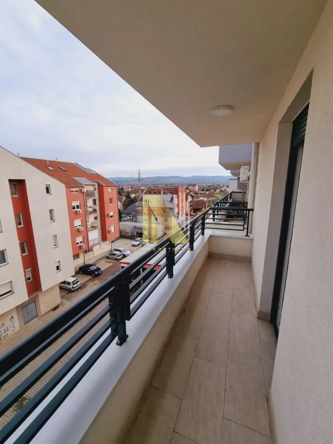 Prodaja, trosoban stan, 63m², Bulevar patrijarha Pavla, Novi Sad Sve Podlokacije
