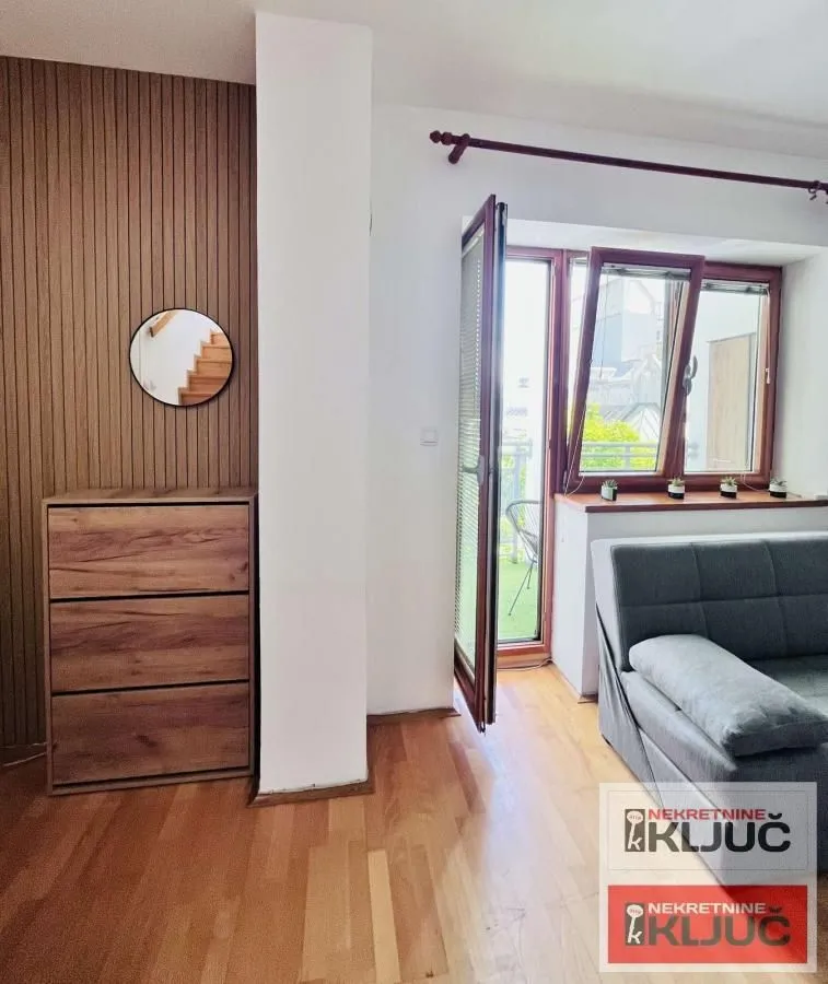 Prodaja, dvosoban stan, 42m², Centar, Novi Sad