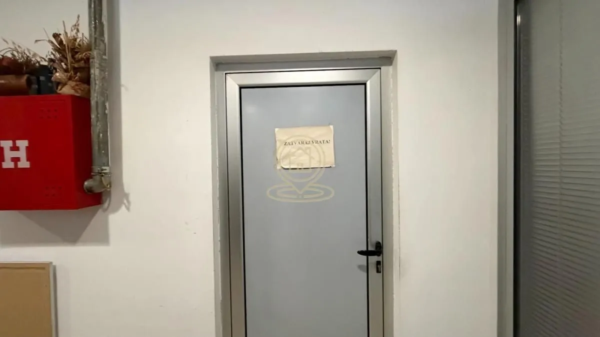 Sale, office space, 31m², Vašarište, Kragujevac