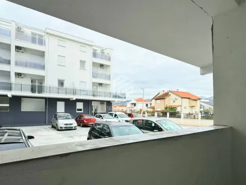 Izdavanje, dvosoban stan, 63m², Zagorič, Podgorica - image 13