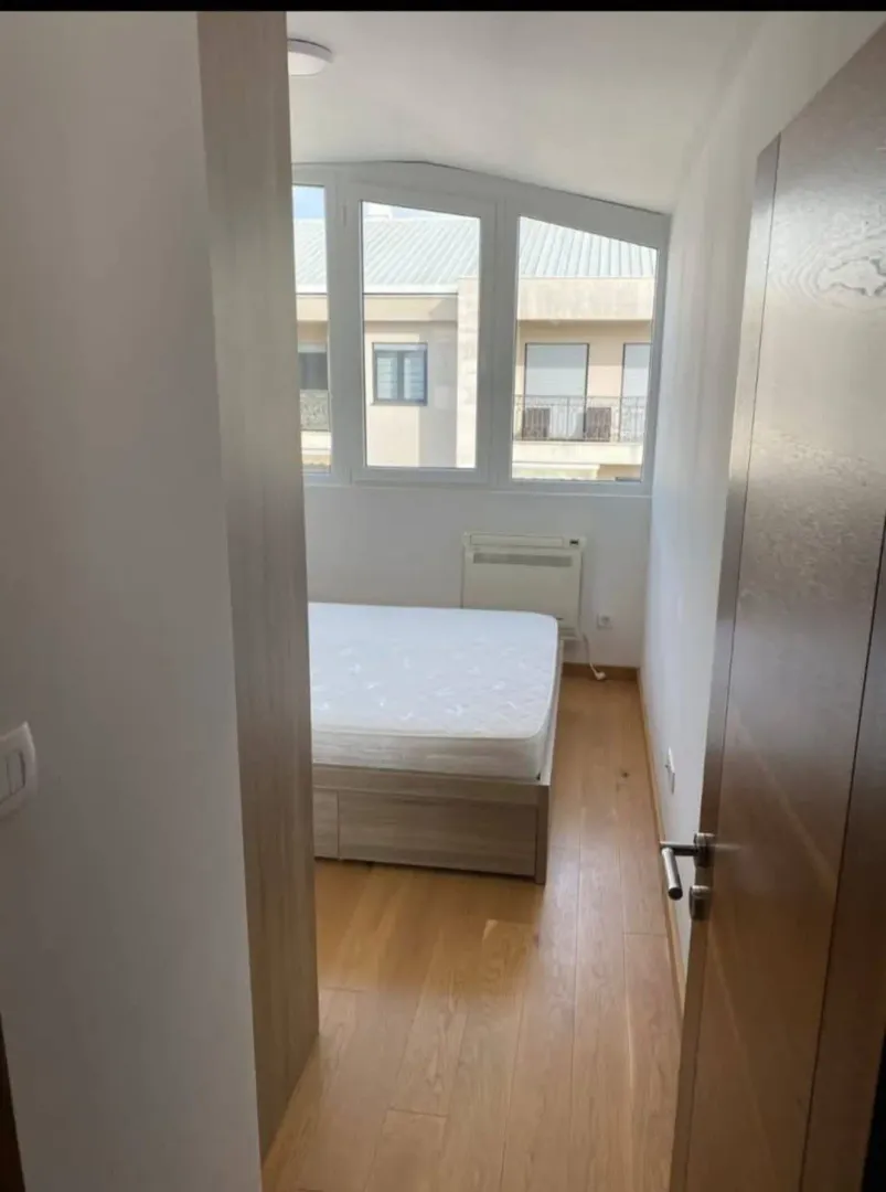 Izdavanje, dvosoban stan, 75m², Stara Varoš, Podgorica