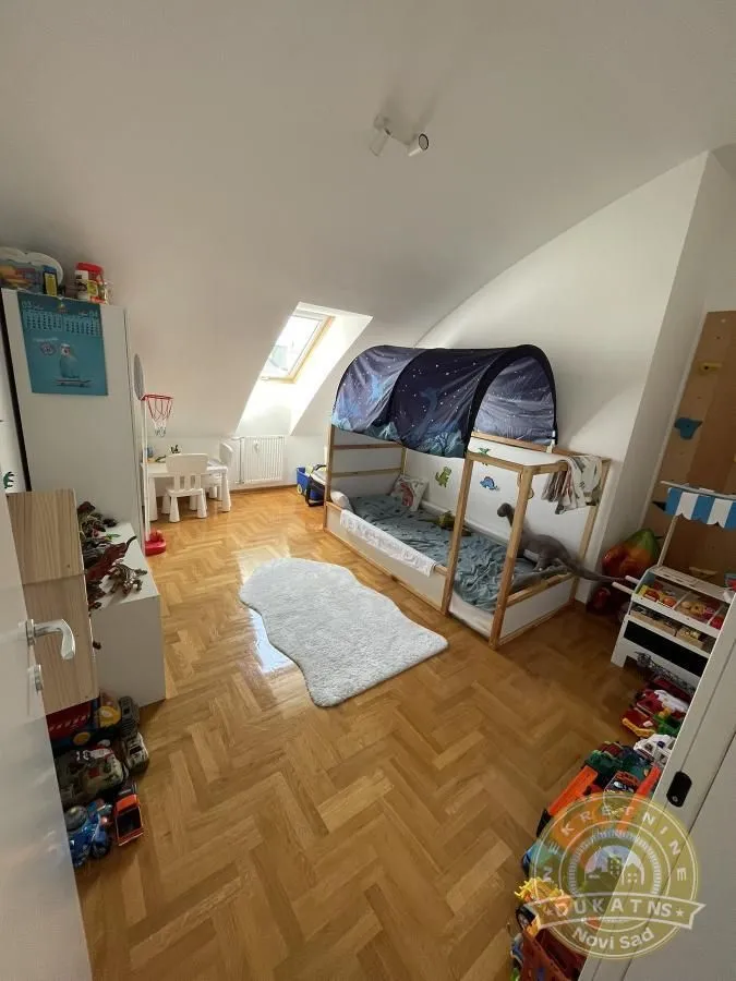 Prodaja, četvorosoban stan, 79m², Centar, Novi Sad