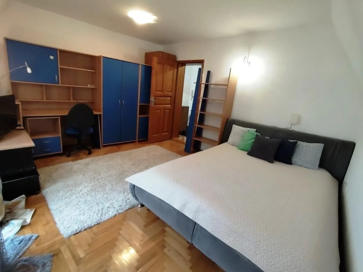 Izdavanje, trosoban stan, 90m², Centar, Niš