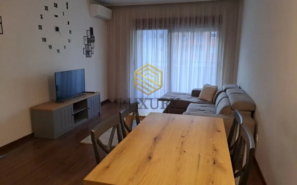 Izdavanje, jednosoban stan, 50m², Master Kvart, Podgorica