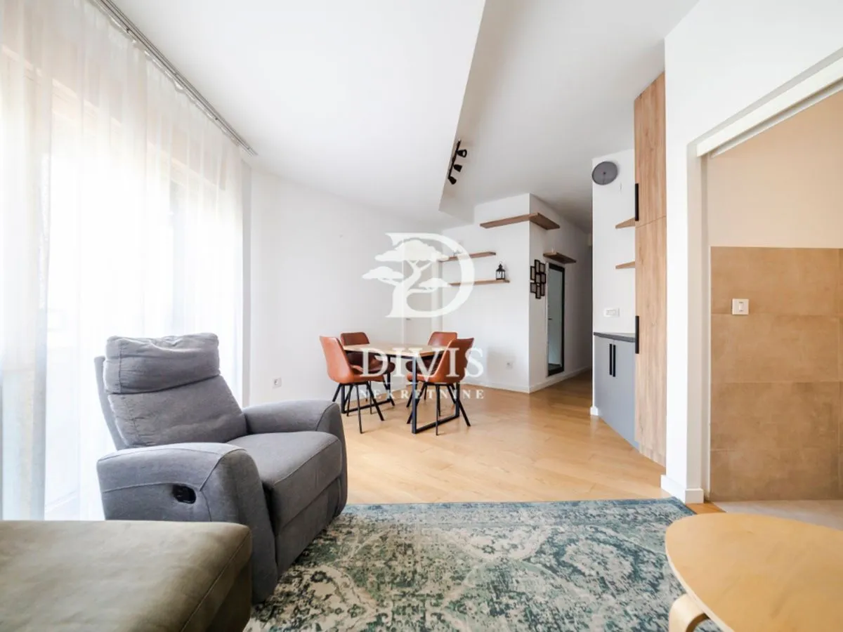 Izdavanje, dvosoban stan, 49m², Vračar Hram, Vračar Sve Podlokacije