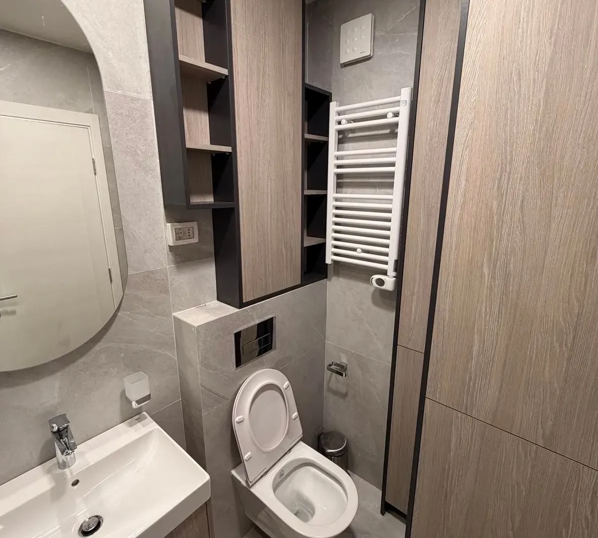 Izdavanje, jednosoban stan, 49m², Central Point, Podgorica