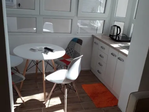 Izdavanje, jednosoban stan, 25m², Dubovica, Budva - image 1