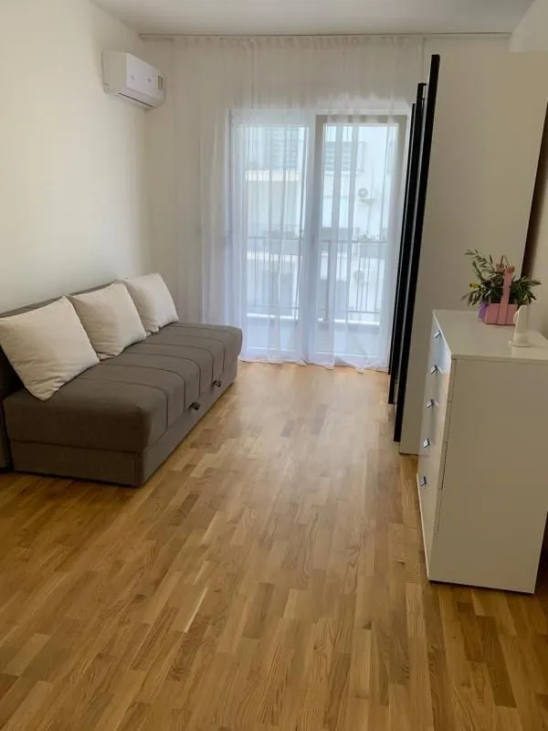 Prodaja, jednosoban stan, 46m², Lazi, Budva