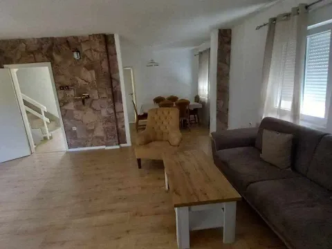 Izdavanje, kuća, 200m², Blok 9, Podgorica - image 3