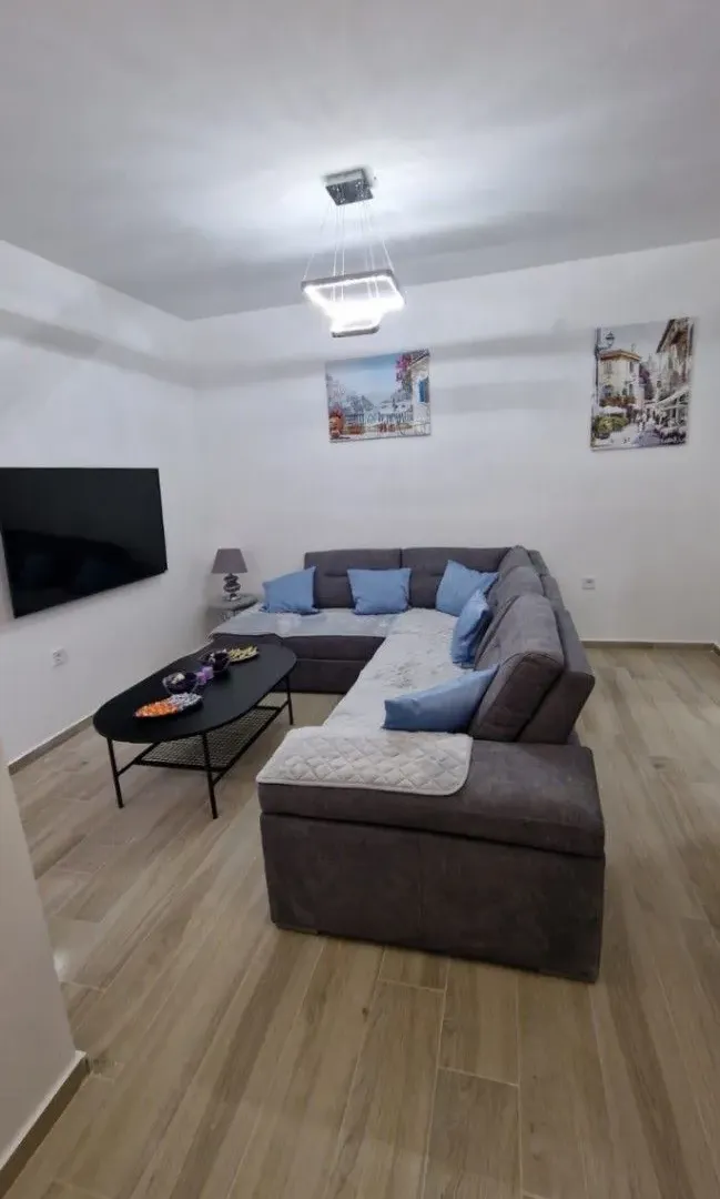 Izdavanje, jednosoban stan, 32m², Igalo, Herceg Novi