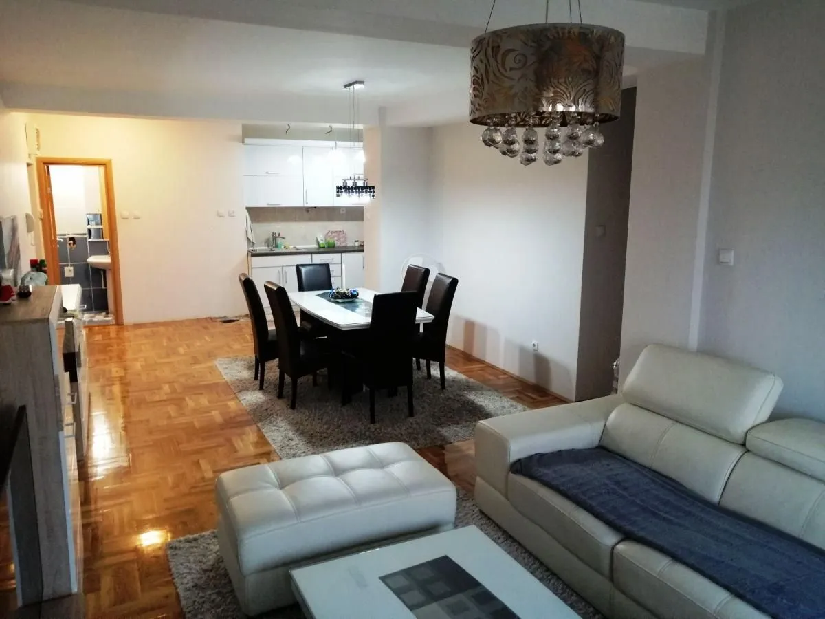 Prodaja, trosoban stan, 95m², Centar, Niš