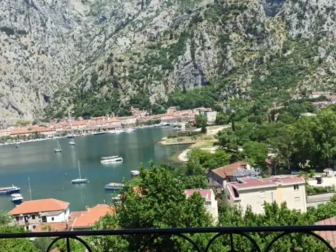 Izdavanje, dvosoban stan, 58m², Kotor, Crna Gora - image 8