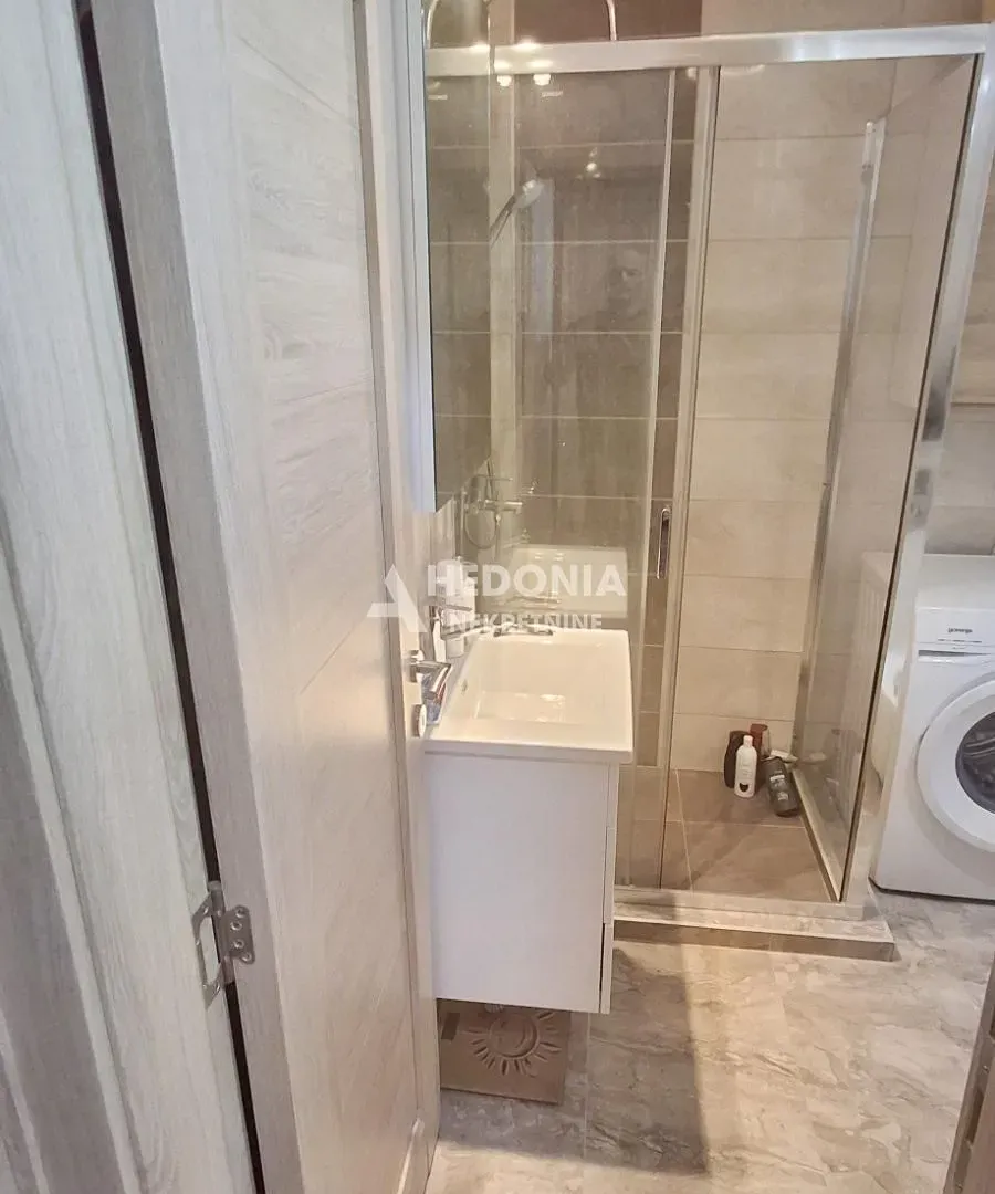 Prodaja, dvosoban stan, 60m², Galenika, Beograd