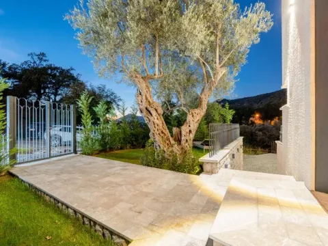 Prodaja, kuća, 240m², Budva, Crna Gora - image 49