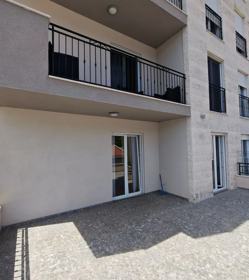 Rent, one bedroom apartment, 48m², Bijeli Do, Budva