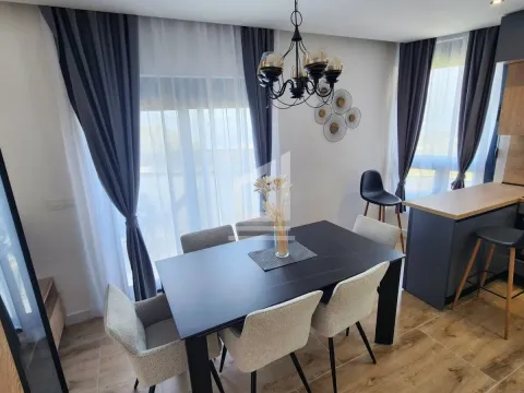 Rent, three bedroom apartment, 120m², Tivat, Crna Gora - image 14