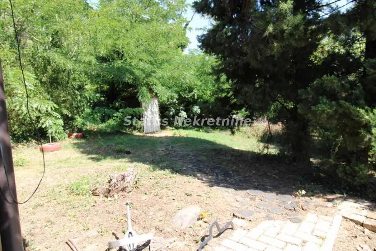 Izdavanje, poslovni prostor, 115m², Irig, Srbija