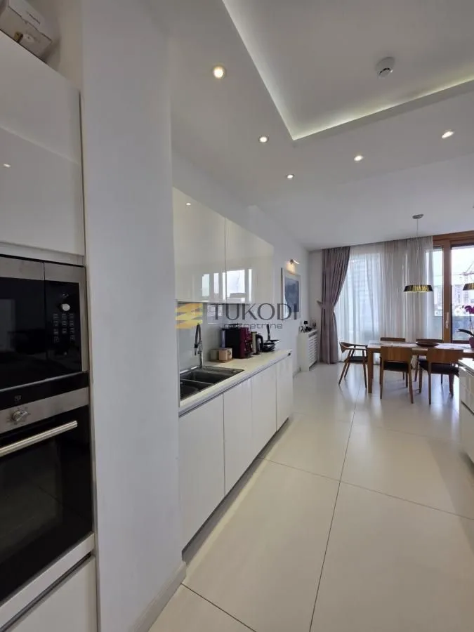 Prodaja, stan, 352m², Centar, Novi Sad
