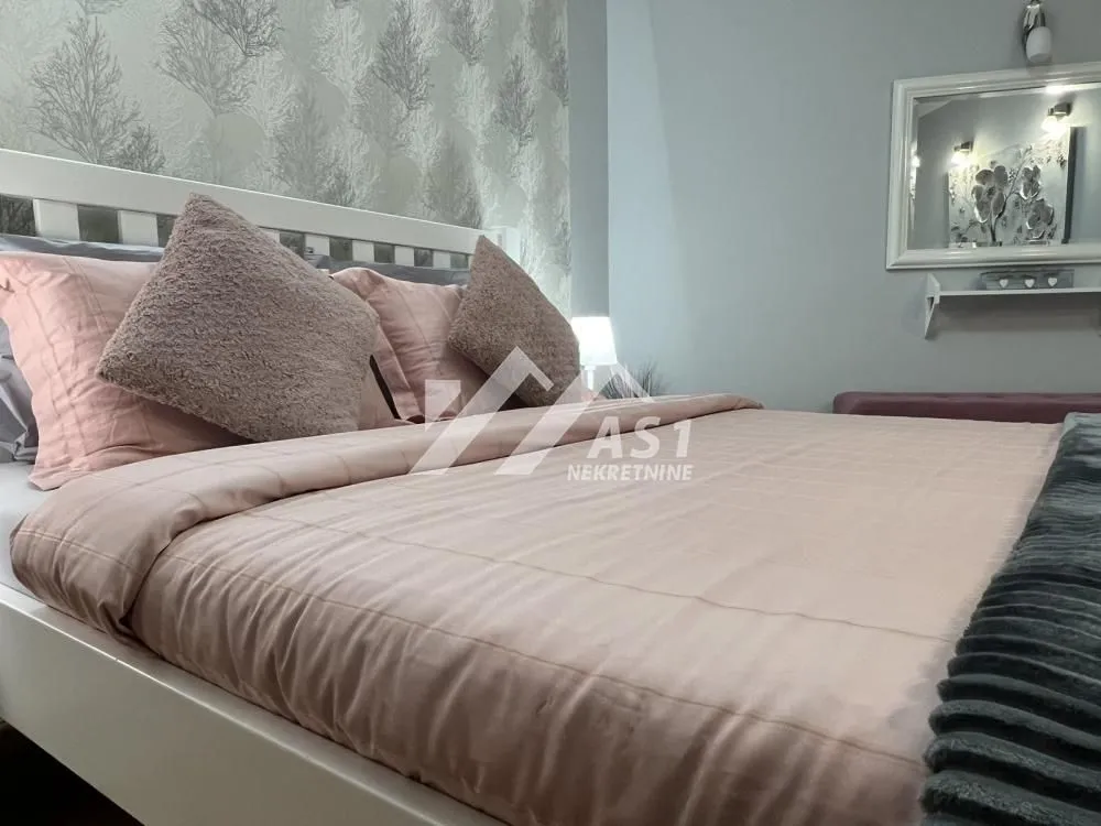 Izdavanje, dvosoban stan, 44m², Centar, Novi Sad