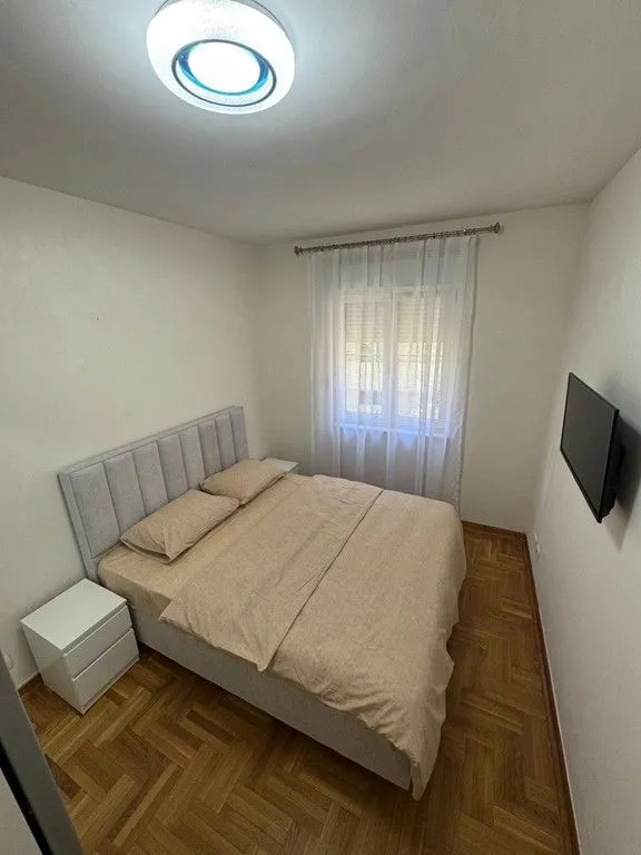 Izdavanje, jednosoban stan, 54m², Vezirov Most, Podgorica