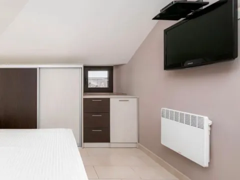 Izdavanje, jednosoban stan, 30m², Dobrota, Kotor - image 8