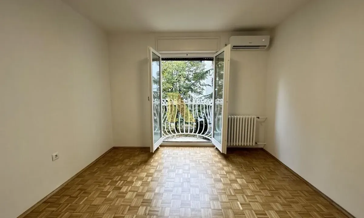 Izdavanje, trosoban stan, 105m², Centar, Novi Sad