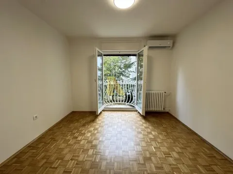 Izdavanje, trosoban stan, 105m², Centar, Novi Sad