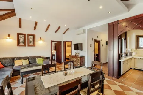 Prodaja, trosoban stan, 92m², Kostanjica, Kotor - image 10