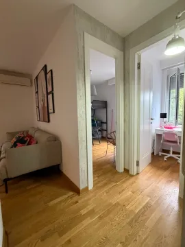 Prodaja, četvorosoban stan, 68m², Centar, Podgorica - image 9
