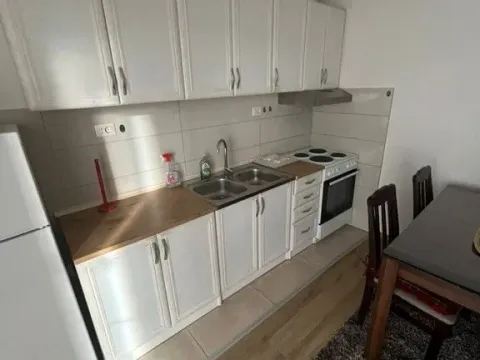 Izdavanje, jednosoban stan, 42m², Dalmatinska ulica, Podgorica - image 4