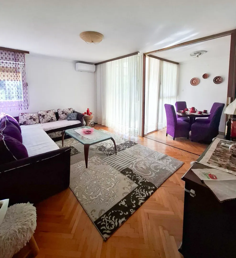 Izdavanje, dvosoban stan, 85m², Blok 5, Podgorica