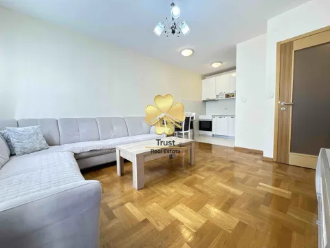 Izdavanje, dvosoban stan, 65m², Stari Aerodrom, Podgorica - image 2