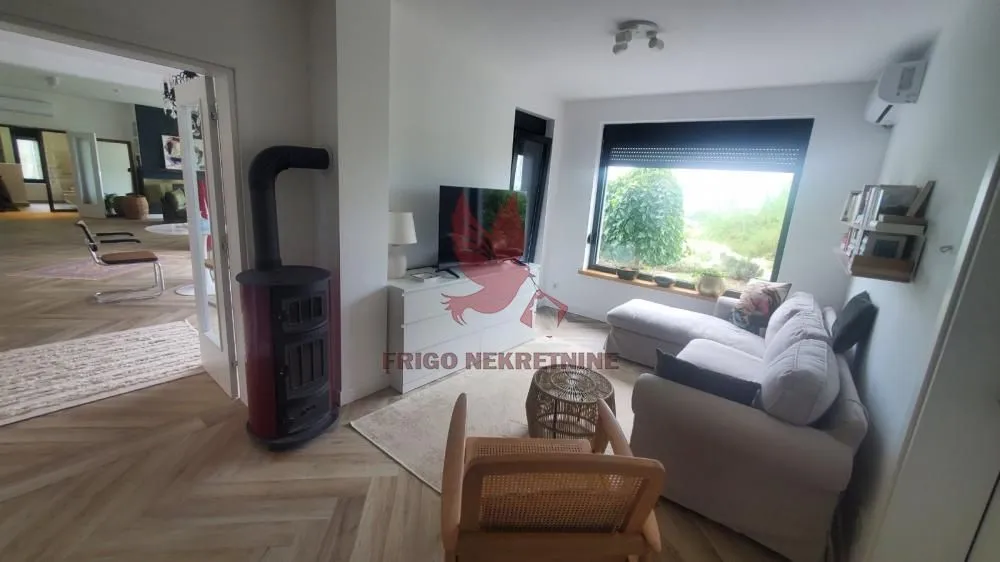 Sale, house, 234m², Granice, Mladenovac