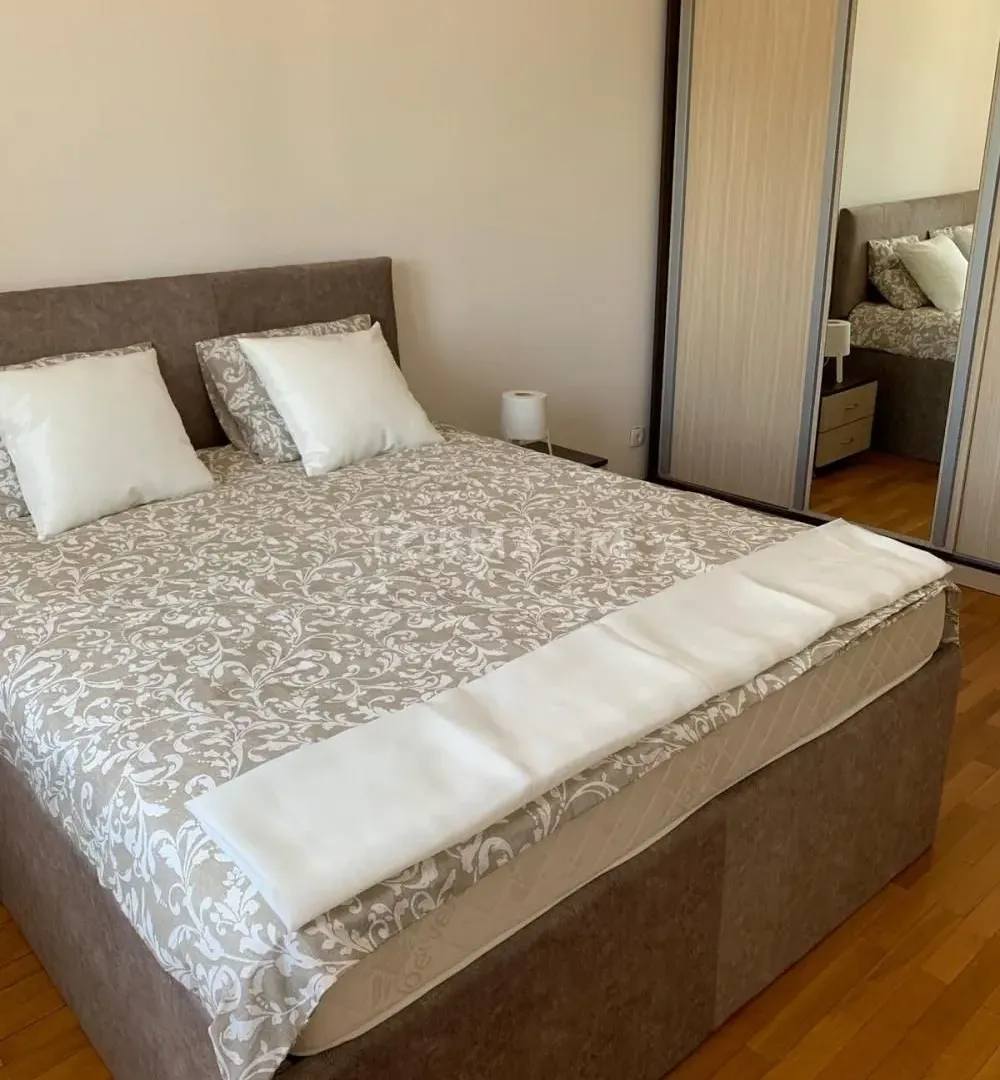Izdavanje, četvorosoban stan, 125m², Savski Venac, Beograd